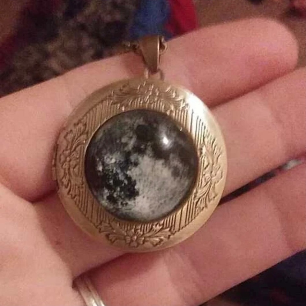 full Moon Photo Locket Long Necklace. New - Picture 3 of 8